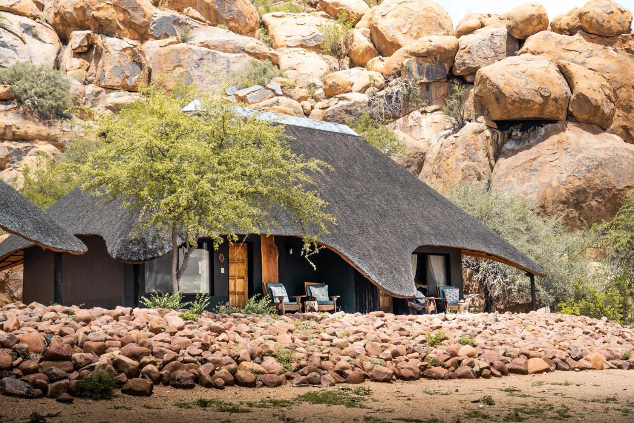Ai Aiba - The Rock Painting Lodge 오마루루 외부 사진
